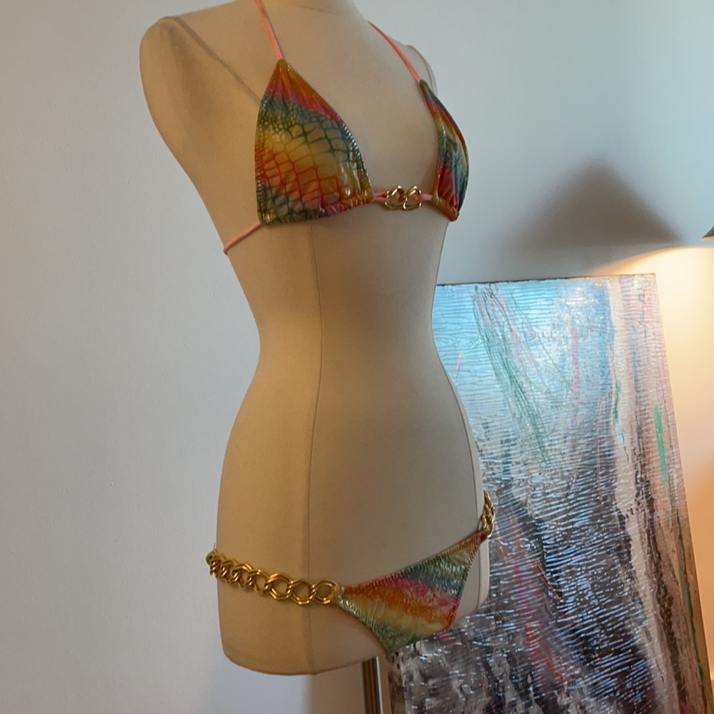 Bikini - Picture 2 of 5